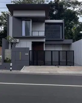 RUMAH 2 LANTAI, FULL FURNISHED, DEKAT HYATT DAN SLEMAN CITY HALL