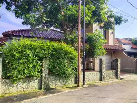 Rumah 2 Lantai Bagus Murah Asri di Warung Jati Kalibata Jakarta Selatn