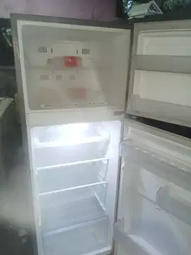 Dijual Kulkas merk LG Smart Inferter