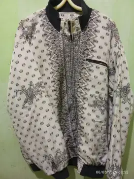 Jaket Motif Batik