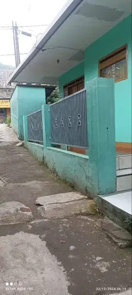 DiJUAL CEPAT Rumah pinggir Jalan Karikil di bawah kaki Gunng Ajing