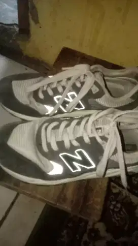 Jual beli sepatu pria