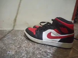 Air jordan 1 mid alternate Bred toe