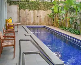 Rumah Mewah 3 Lantai di Jl Puri Mutiara VII Cipete