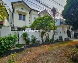Rumah Bagus Siap Huni di Jl Cisanggiri II Kebayoran Baru
