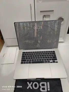 Macbook Air M3 15-iNci 8/256gb Garansi Resmi iBox Panjang sampe maret