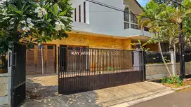 Rumah Mewah di Jl Dukuh Patra 5 Cocok Area Tenang