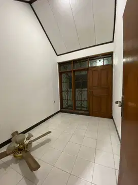 DISEWAKAN RUMAH 2LT DI TAMAN KOPO INDAH I BANDUNG