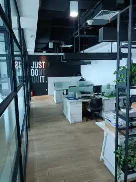 Disewakan Kantor Soho Capital, full furnished high zone