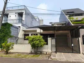 Dekat Taman .disewakan rumah di Puri Indah, luas 200 meter