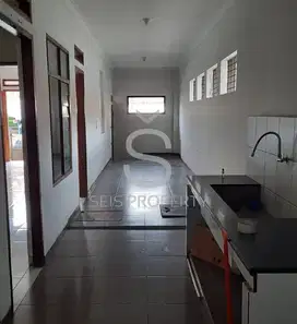 DISEWAKAN RUMAH COCOK UNTUK RUKO ATAU KOST DI JL PASUNDAN BDG.