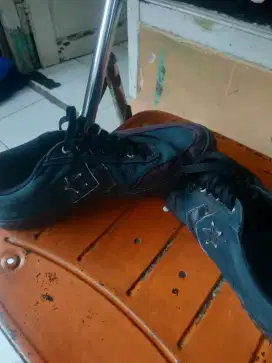 Sepatu converse courtland