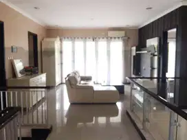 Rumah Modern Semi Furnished Di Daerah ELIT Graha Family Surabaya Barat