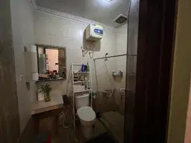 Dijual: Rumah tinggal dan  kost 3 lantai SHM Benhil, Jak Pus