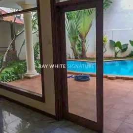 Dijual Rumah Mewah di Jl Anggur Barat 2 Dalam Cluster