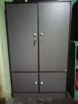 Lemari pakaian anak