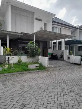 Dijual Rumah Mewah Dian Istana Wiyung Surabaya Barat
