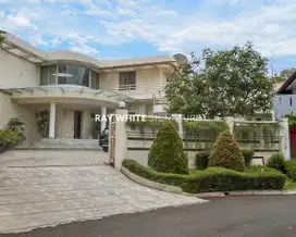 Rumah Lama Terawat Design Jerman di Jl Kencana Indah III