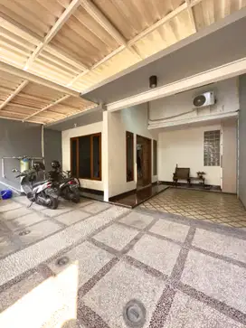 Jual cepat rumah siap huni lokasi bebas banjir dekat scbd
