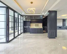 Rumah Baru Mewah 4 Lantai dengan Lift dan Private Pool Lokasi Premium