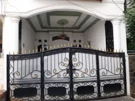 Dijual rumah 3 lantai di durensawit