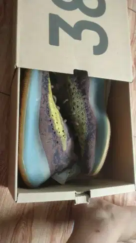 Original Adidas yezzy 380