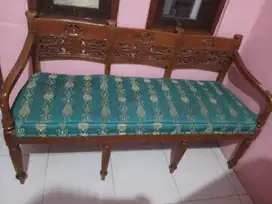 Kursi dan Meja Kayu