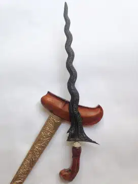KERIS SENGKELAT