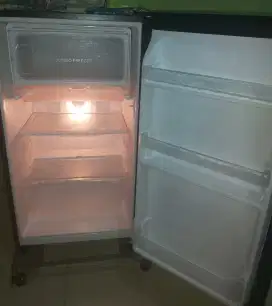 Di jual kulkas polytron1