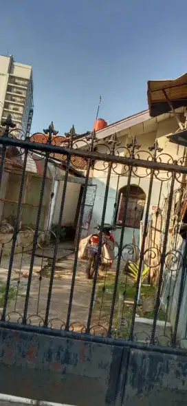 Rumah ditengah kota halaman luas