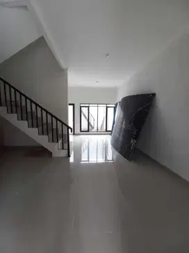 Rumah 2 lantai bangunan baru tengah kota di Turangga Bkr Buah batu