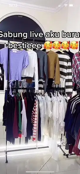 Mencari wanita yang bisa jahit pakai mesin portable
