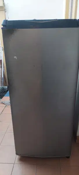 Kulkas bekas masih berfungsi normal