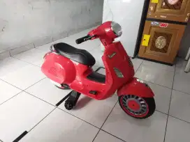 Maenan motor vespa aki