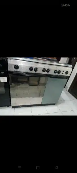 Kompor gas merk elektroluk yang hitam 3 dan 6 tungku