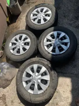 Velg dan Ban R14 copotan Avanza