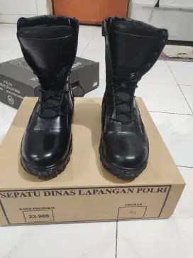 Sepatu dinas lapangan ukuran 42