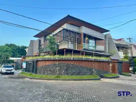 Modern - tropical 2025! Rumah baru di Manyar Kertoadi Surabaya