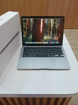 Macbook air m1 8gb 256gb 99% like new garansi ibox nopember 2025