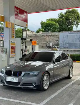 BMW 320i 2010 Bensin