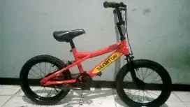 Dijual sepeda BMX SENATOR msih bgus ban msih tebal bagus tinggal pakai