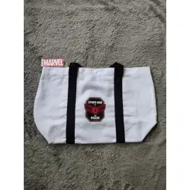 Tas Marvel original miniso free 1 figur hero