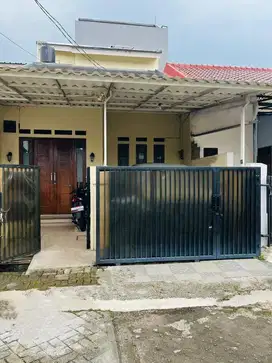 DiJual Cepat Lingkungan asri depan taman