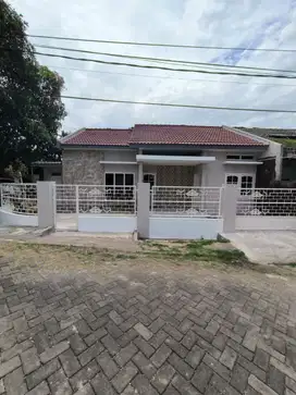 DIJUAL RUMAH HOOK PANDUGO BARU RUNGKUT