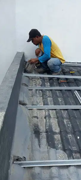Perbaikan Atap Spandek Profesional - Solusi Tuntas dari Kebocoran