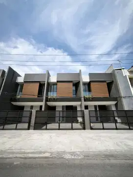 Rumah Baru Gress Modern Kutisari Indah