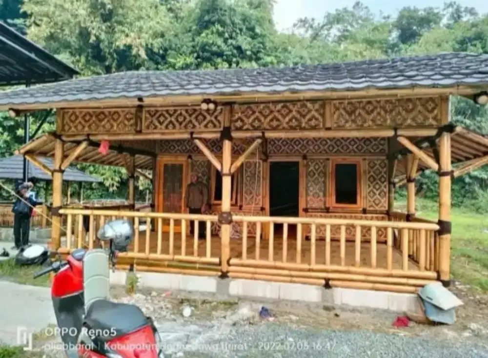 RUMAH BAMBU KLASIK