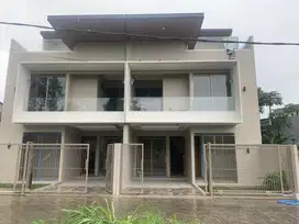 RUMAH MEWAH DAGO CIGADUNG BANDUNG UTARA DEKAT ITB UNPAD UNIKOM POLMAN