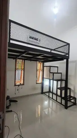 Mezzanine kamar bed