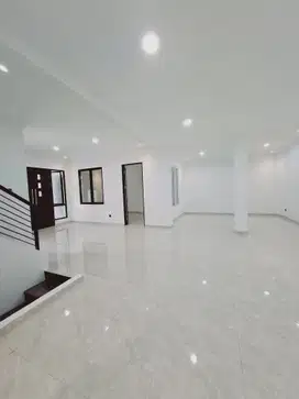 RUMAH BESAR HOOK KULDESAK SIAPHUNI KOTA WISATA CIBUBUR JAKARTA TIMUR
